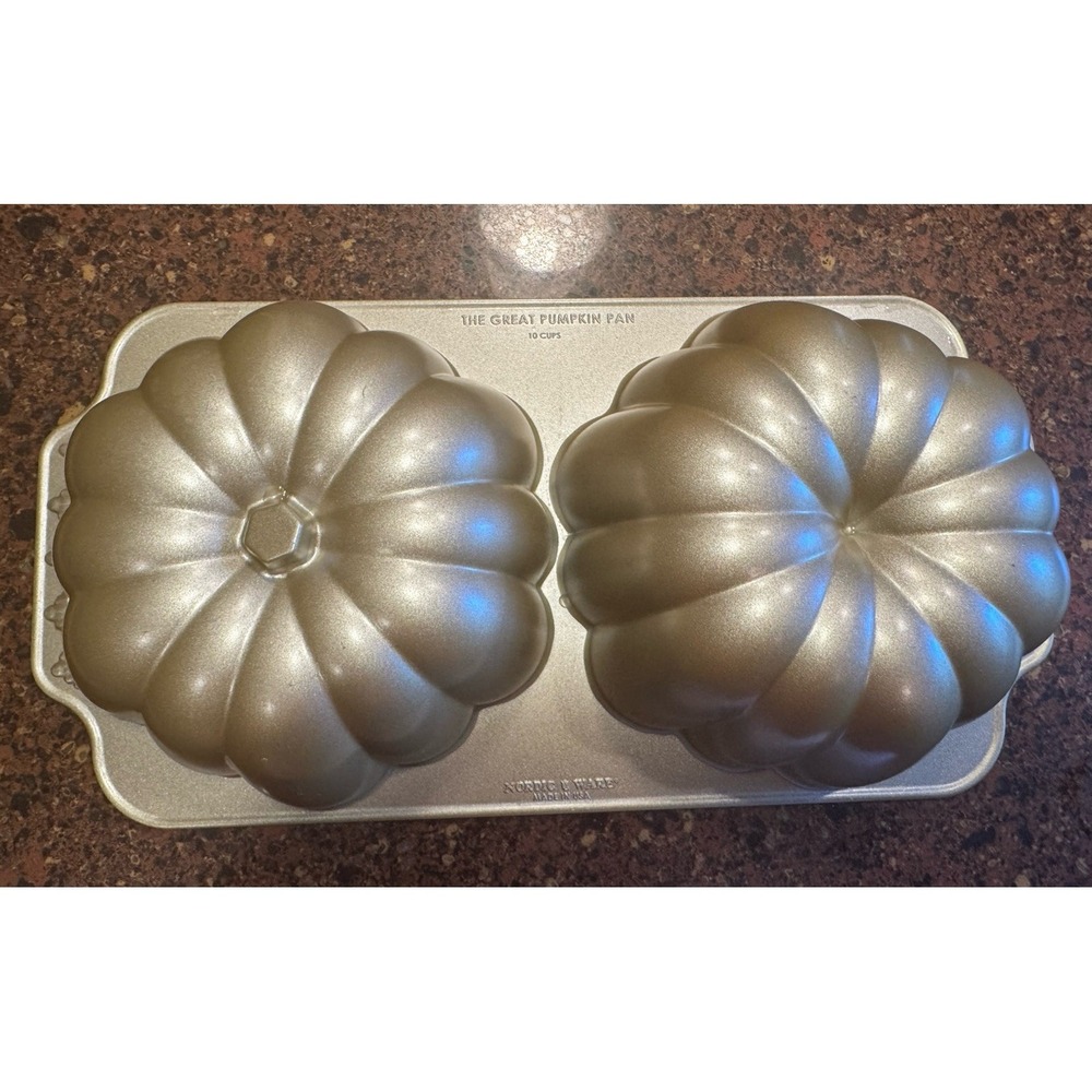 Nordic Ware The Great Pumpkin Aluminum 3D Bundt Cake Pan Mold 10 Cup Halloween‎
